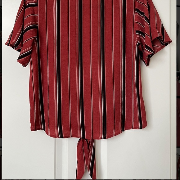 Short sleeve collared tie blouse - Picture 2 of 3